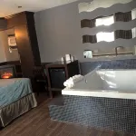 Olux Hotel-Motel-Suites - Hot Tub