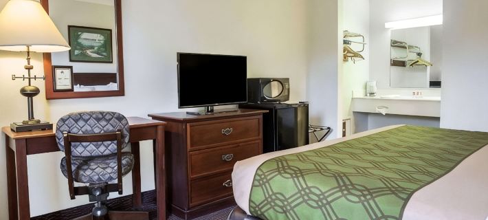 Econo Lodge Crystal Coast Hotels in Carteret County