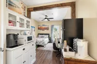 Suite Retreat - Private Courtyard and Pool, Hot Tub and Cabana