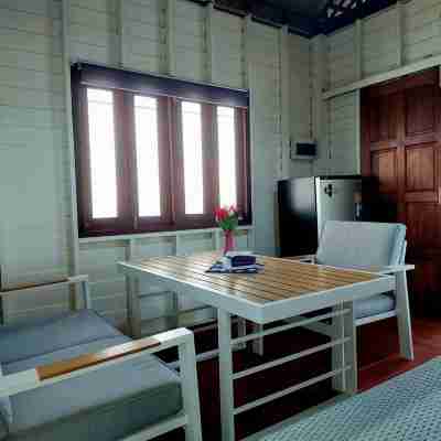 Wooden House On The Bay Rooms