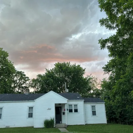Private, wooded, and convenient cottage just blocks from SOMC
