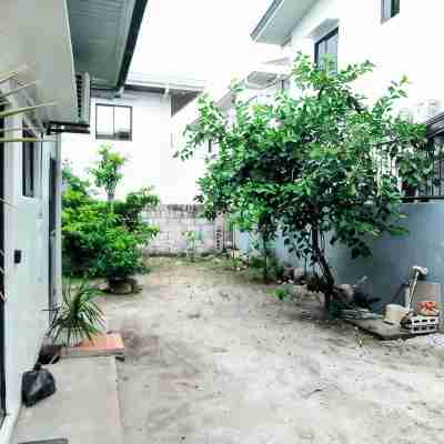 Charming bungalow with AC and WiFi in peaceful Angeles Hotel Exterior