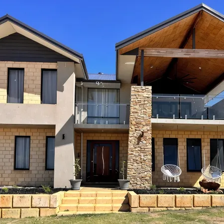 Perfect holiday home located on the door step of the mighty Murchison!