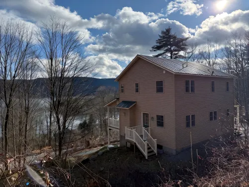 Vacation Home with 8 beds & fast WiFi with view of the Adirondacks & Lake George