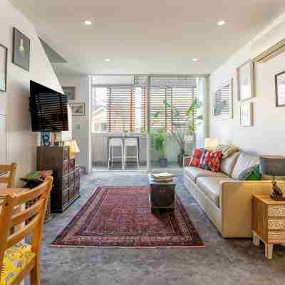Elegant Apartment in the Heart of Newtown with Secure Parking Others