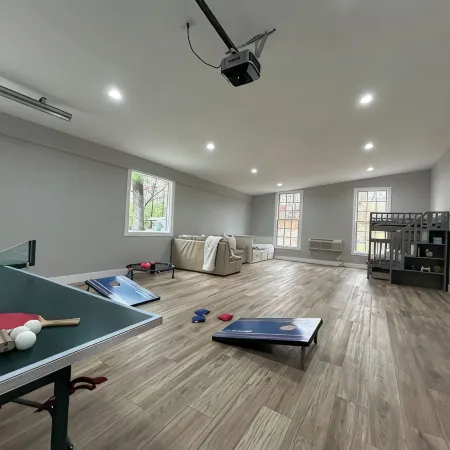 New  house with pickle ball court  game room 5 min  Bass Lake Knox Indiana!