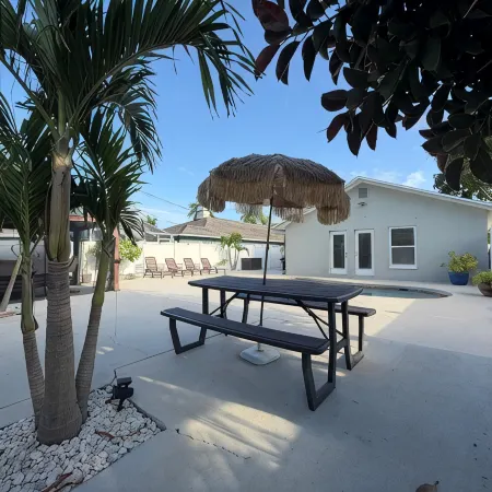 5 Minutes to Vanderbilt Beach, Dining, ShoppingFamily-Pool-Home Naples FL