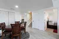 Charming 2bed 2 bath  with AC, WiFi in wonderful Aurora - Homestays