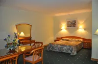 West Hotel - ที่มีที่จอดรถ