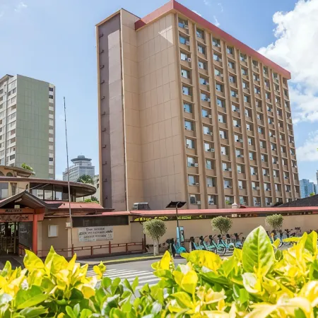 Pagoda Hotel Отели рядом с достопримечательностью «Пляж Ала-Моана»