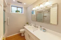 Secluded Private Suite in Bridle Trails – Near Major Tech & 25 Min to Seattle - Private Pools