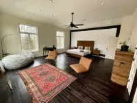 Luxury School House Retreat With Pool & Sauna - 1HR from NYC - 빌라