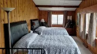 ROCK RIVER HIDEAWAY Grill, Fire Pit, Pet Friendly with a fee of 30.00 per night