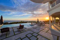 Coral Bay Chateau - Luxury Villa in Treasure Beach - Pools