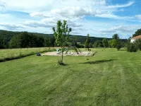 Comfortable 4/5-person gite with shared heated pool Sarlat/Cahors