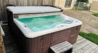 LUXE 3 BR, 2 BA + Hot Tub - Homestays