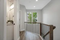 New 2 Bd Luxury Townhouse- King Bed, Downtown, near Hospital, Close to Wineries - 4-Star
