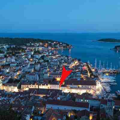 Lovely one bedroom apartment for 3 on the main Hvar town square Others
