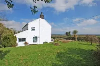 Pretty Georgian farmhouse in peaceful village location near the sea. - 2-Star