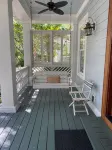 Broadway Breeze ~ Close to Beach /Shopping/Dining ~ Heated Pool - Spa - Sleeps 8 - Jacuzzi