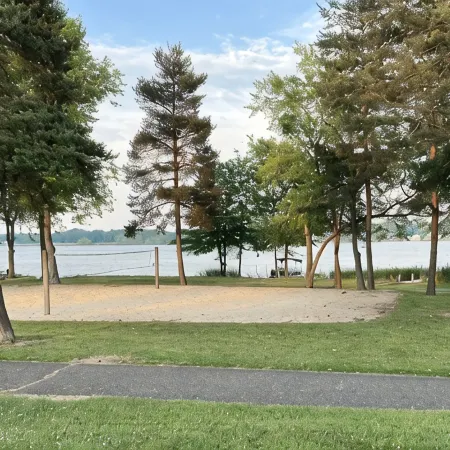 Laketime Cottage Lake Milton Oh. Wifi, Smart TVs Fireplace, Bikes, Paddle Board.