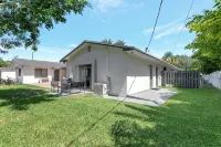 SPACIOUS STUDIO, WASHER/DRYER, BACK YARD, BBQ - balcony