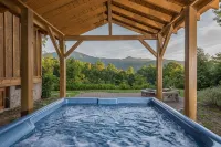Sunset Ridge! Hot Tub+Fire Pit+Grill, WiFi, Mtn Views, Easy Access, Nearby Town! - Chalets