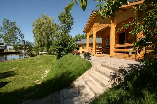 Chalet Copperwing on small-scale nature campsite 't Ol Gat. - chambre d’hôtes