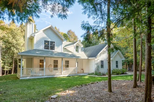 Hot Tub, Family Friendly + 2 King Beds, Game Room, Secluded -Close to SB & Beach