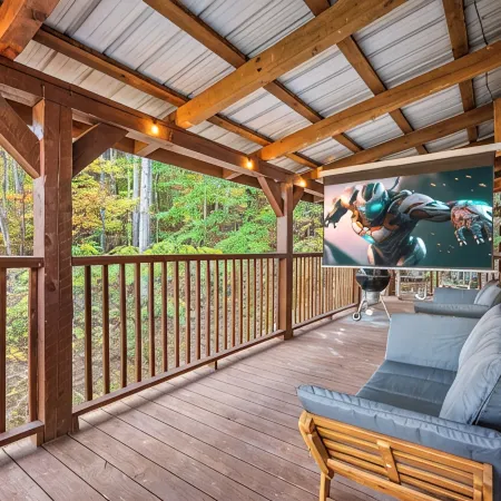 Amazing Spring View! Pool, King Bed, Hot Tub, Xbox