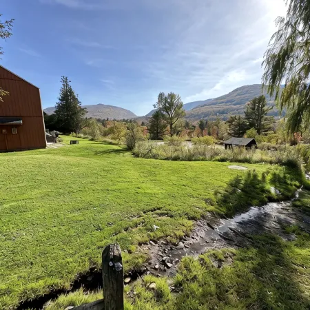 Luxury Hunter Mountain View Townhome -Pool-Fire Pit-Walk to Scribner’s-Sleeps 10