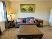 5-Bedroom House in Hays with AC, WiFi
