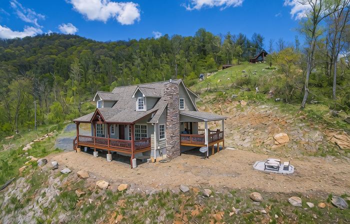 Amazing Mtn Views, Stunning Sunsets, Fire Pit, Gas Logs, Private, Grill, WiFi!