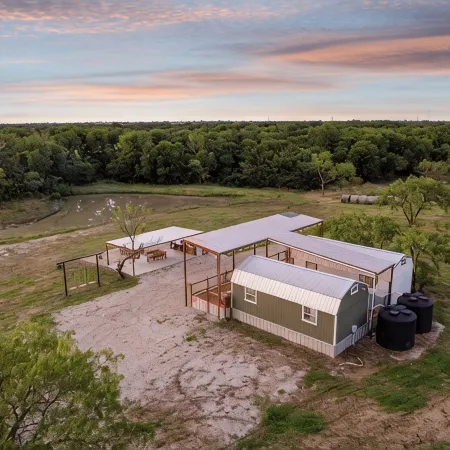Charming Cabin in the Country, 25 mins from Waco, Texas