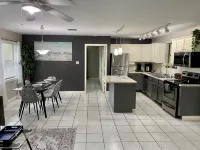 Sunshine Acre. King Master Suite & BIG Yard