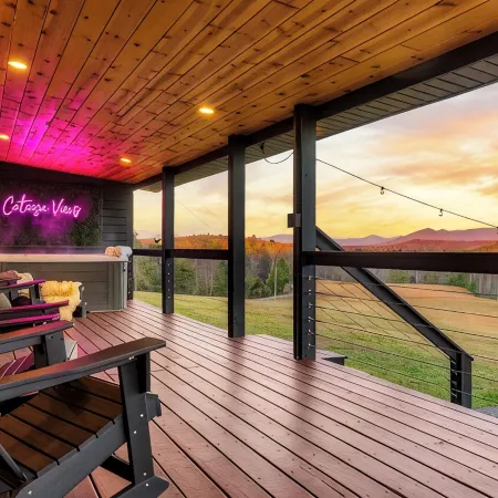 Stunning Views! Tower & HotTub