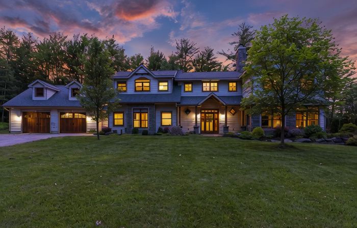 The Bolton House - 5 BR 3.5 BA Home with Hot Tub