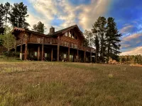 Grandpa’s Place. Exclusive, Stunning, Private Log Home. Firepit & Pond - Boutique