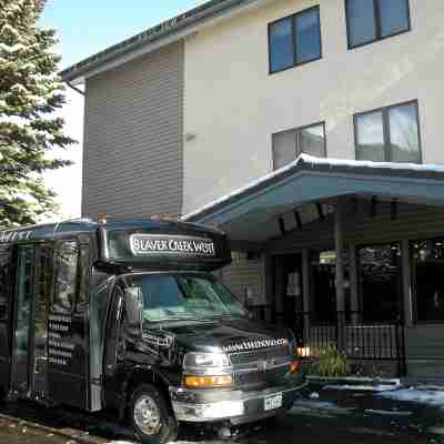 Luxury Condo w/ FREE WiFi, Parking, Heated Pool, Hot Tubs, Skier Shuttles Hotel Exterior