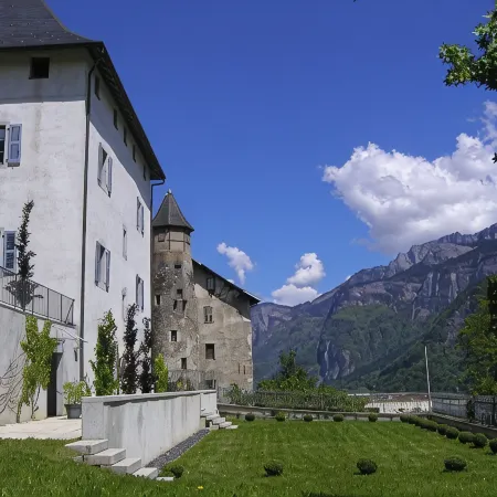 Un Étage Complet Dans une Tour Médiévale Rénovée au Cœur du Pays du Mont-blanc