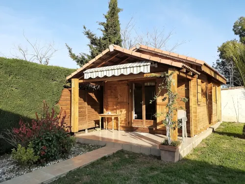 Two-bedroom apartment in the heights of Nice: Small chalet with private garden. - Bungalows
