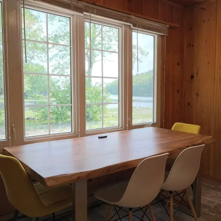 Lake front cottage with beach & dock (Pet-Friendly