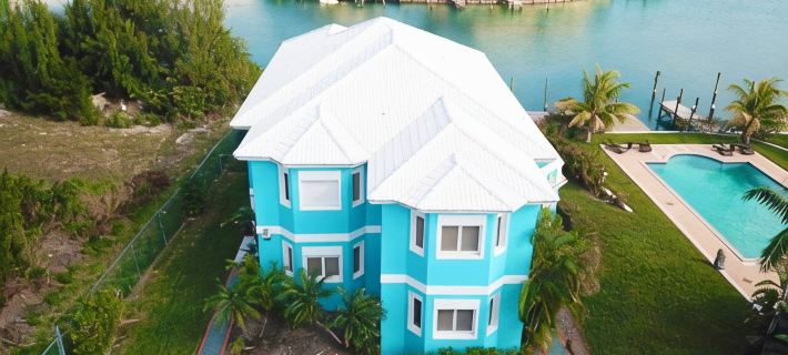 Waterfront Italian inspired tropical escape Hotéis em Freeport