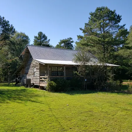Cozy waterfront cabin on 20 acres