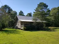 Cozy waterfront cabin on 20 acres - 2 étoiles