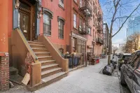 3 BED 2 BATH Pre-War Apartment in Williamsburg, Brooklyn Townhouse - Bungalows