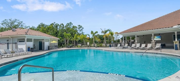 Chic 2BR/2BA Condo: Pool & More! Hotels in Melbourne