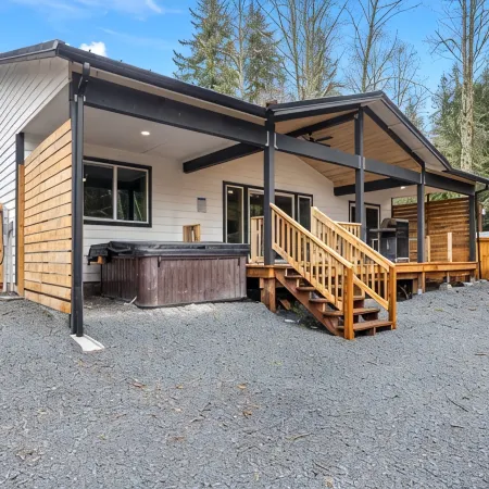 Ultimate Getaway: Movie Theater, Sauna, Hot Tub,WiFi, EV Charging,Pet-Friendly