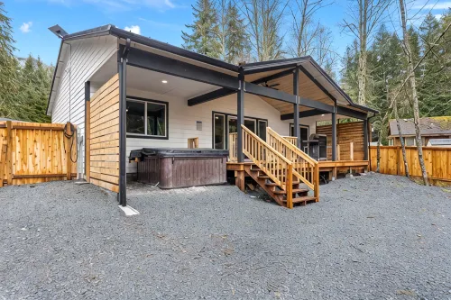 Ultimate Getaway: Movie Theater, Sauna, Hot Tub,WiFi, EV Charging,Pet-Friendly - Chalets