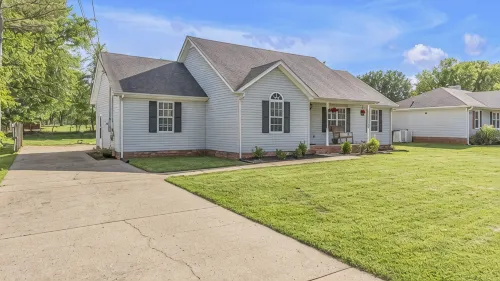 Charming, 2 King Beds, Fire Pit, 72" Smart TV, Welcoming